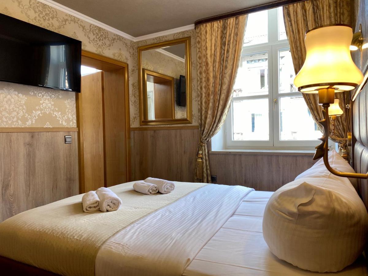 Golden Gapa "Gasthof Zum Lamm" Garmisch-Partenkirchen Exterior foto